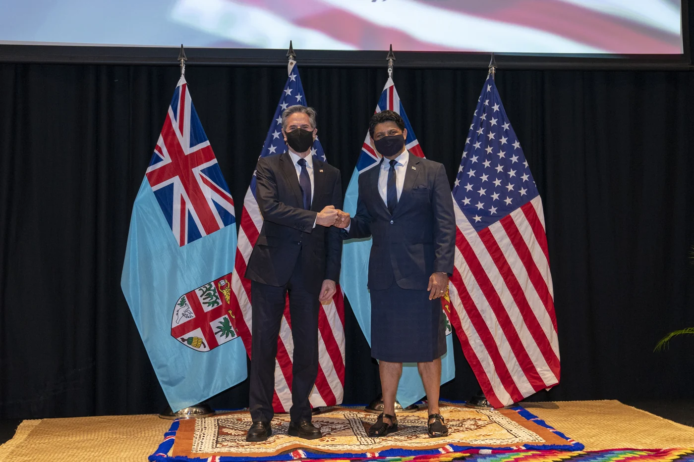 Fijian and U.S. flags at a meeting between Fiji’s Acting Prime Minister Aiyaz Sayed-Khaiyum and U.S. Secretary of State Antony J. Blinken in Nadi, Fiji, on February 12, 2022. The photograph documents ceremonial display rather than calibrated flag colors.
